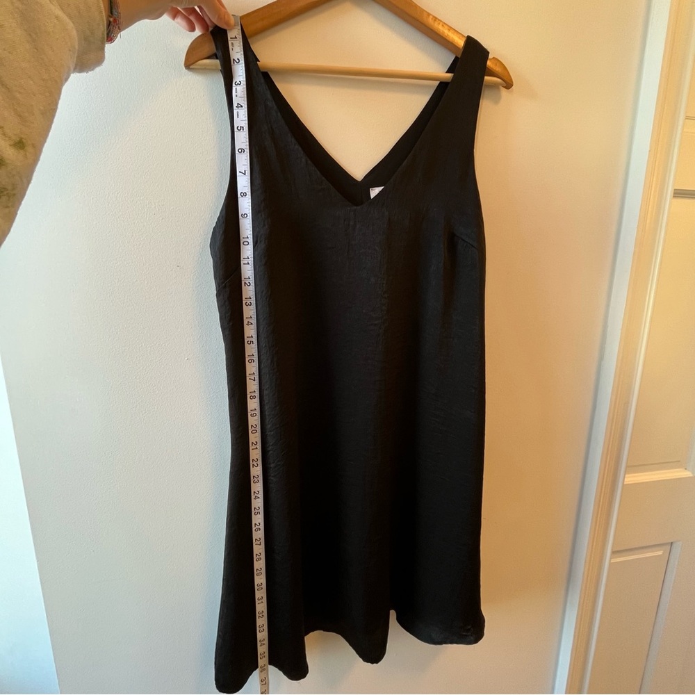 💗MUST GO free ship! Vanity Room Sleeveless Black Shift Dress w/ Sheen - Medium - Picture 5 of 7